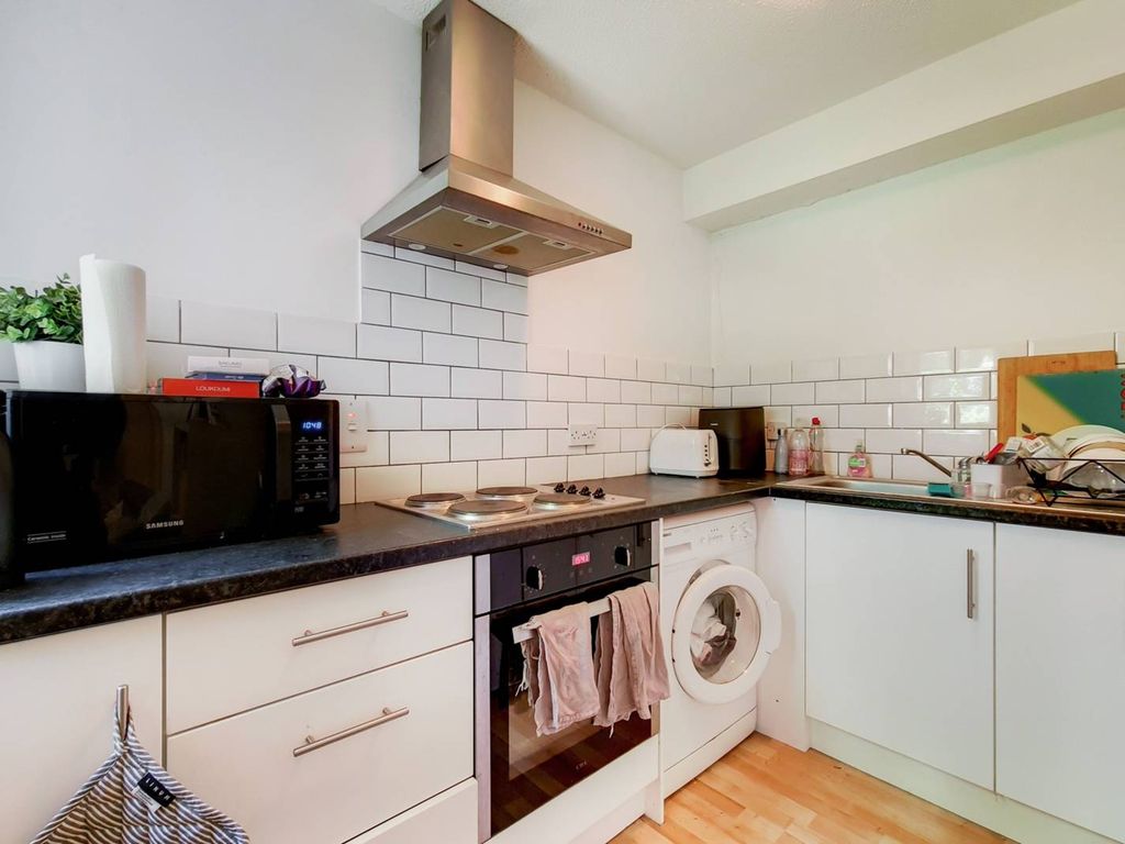 Scott Lidgett Crescent, Bermondsey, London SE16