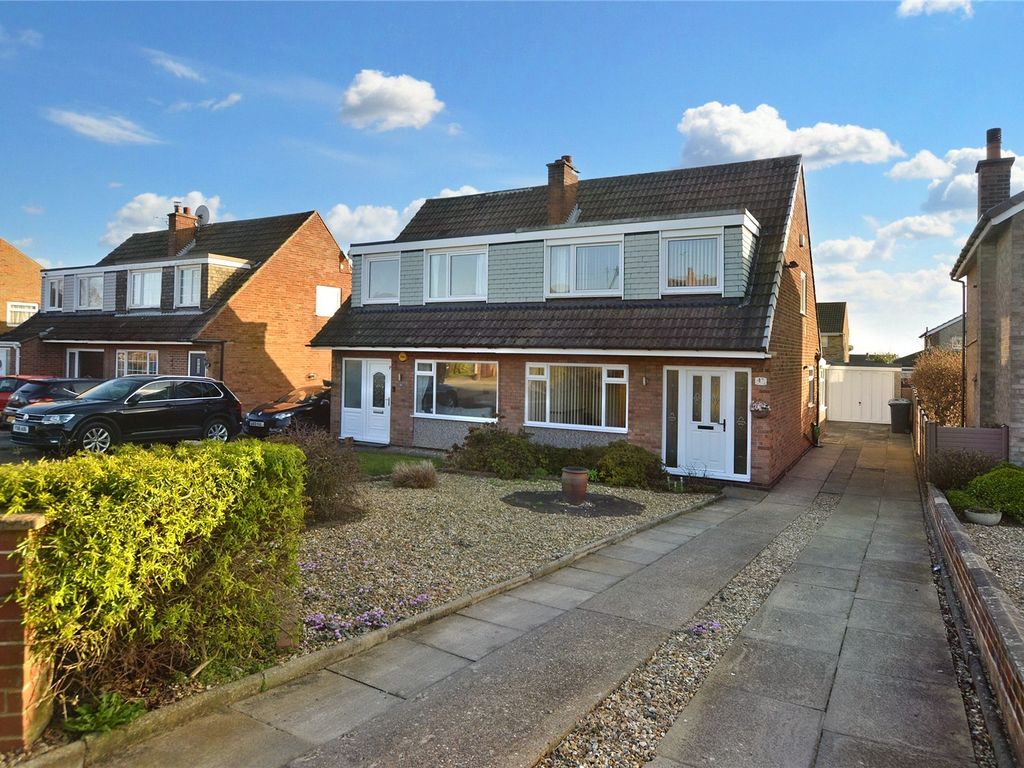 3 bed semidetached house for sale in Holmsley Lane, Woodlesford, Leeds