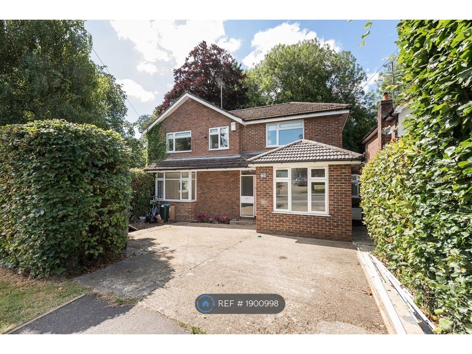 4 bed detached house to rent in Wattleton Road, Beaconsfield HP9, £