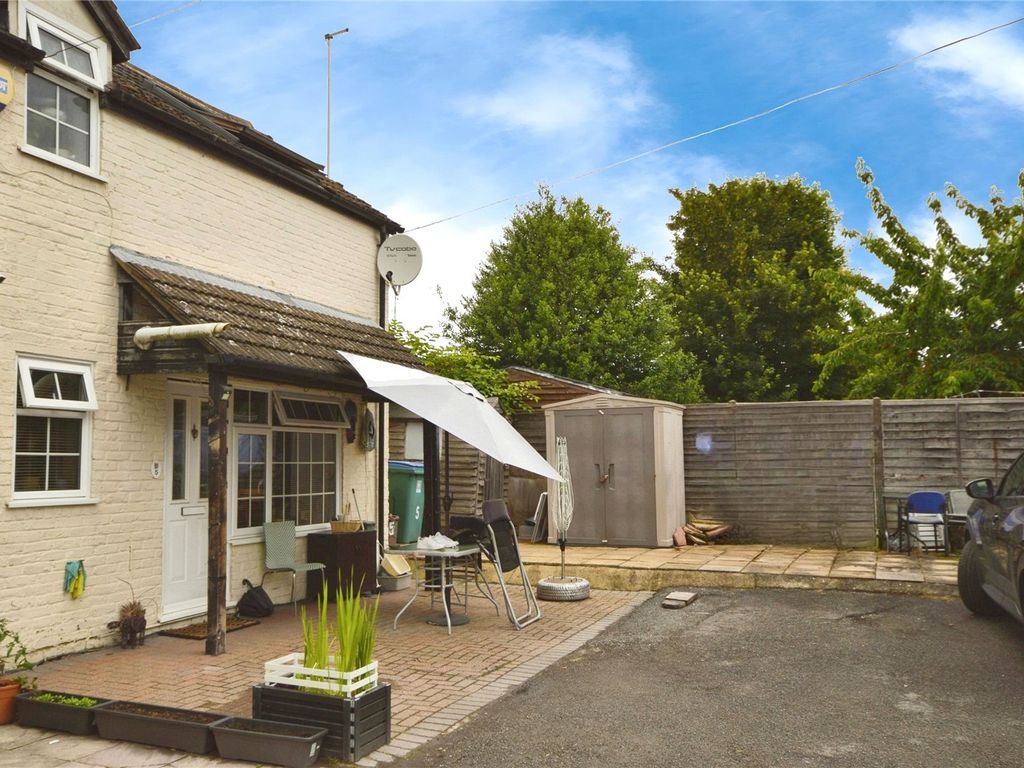 1 bed semidetached house for sale in Holywell Road, Watford