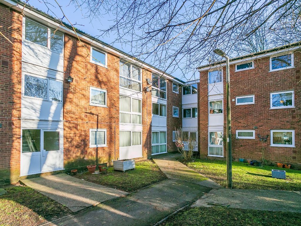 2 bed flat for sale in Chalfont Close, Hemel Hempstead, Hertfordshire HP2 Zoopla