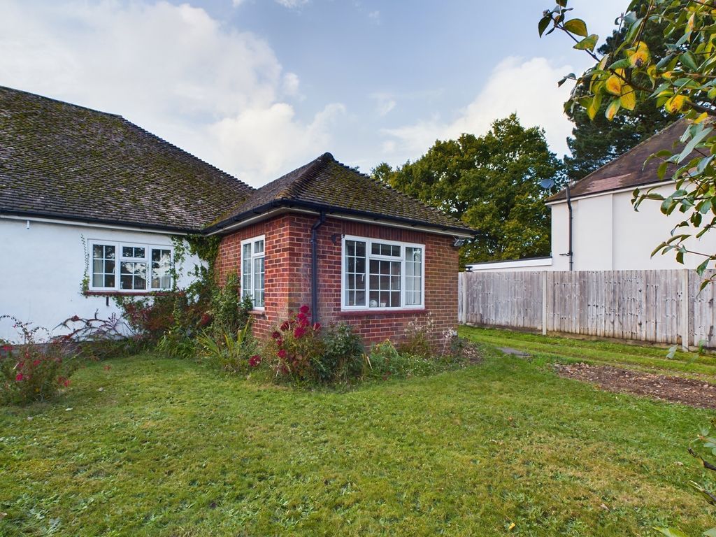 3 bed semidetached bungalow for sale in Long Lane, Tilehurst, Reading