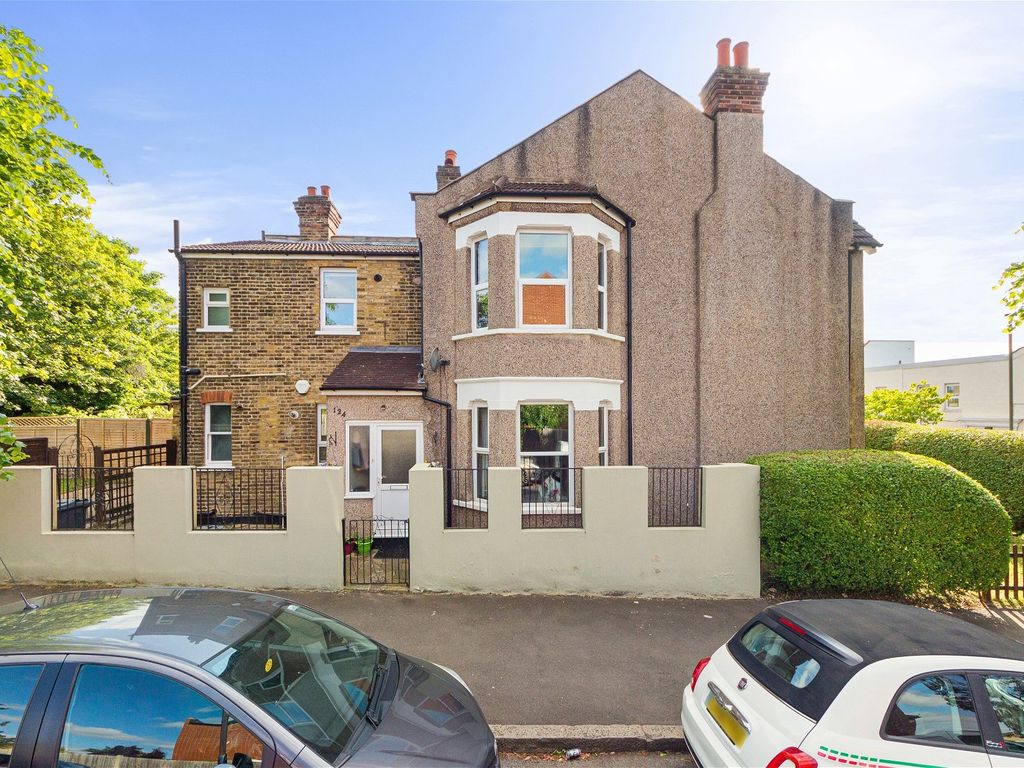 2 bed flat to rent in Avenue Road, Beckenham, Kent BR3 Zoopla