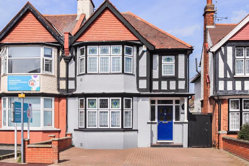 5 bed semidetached house for sale in Carnarvon Road, SouthendOnSea