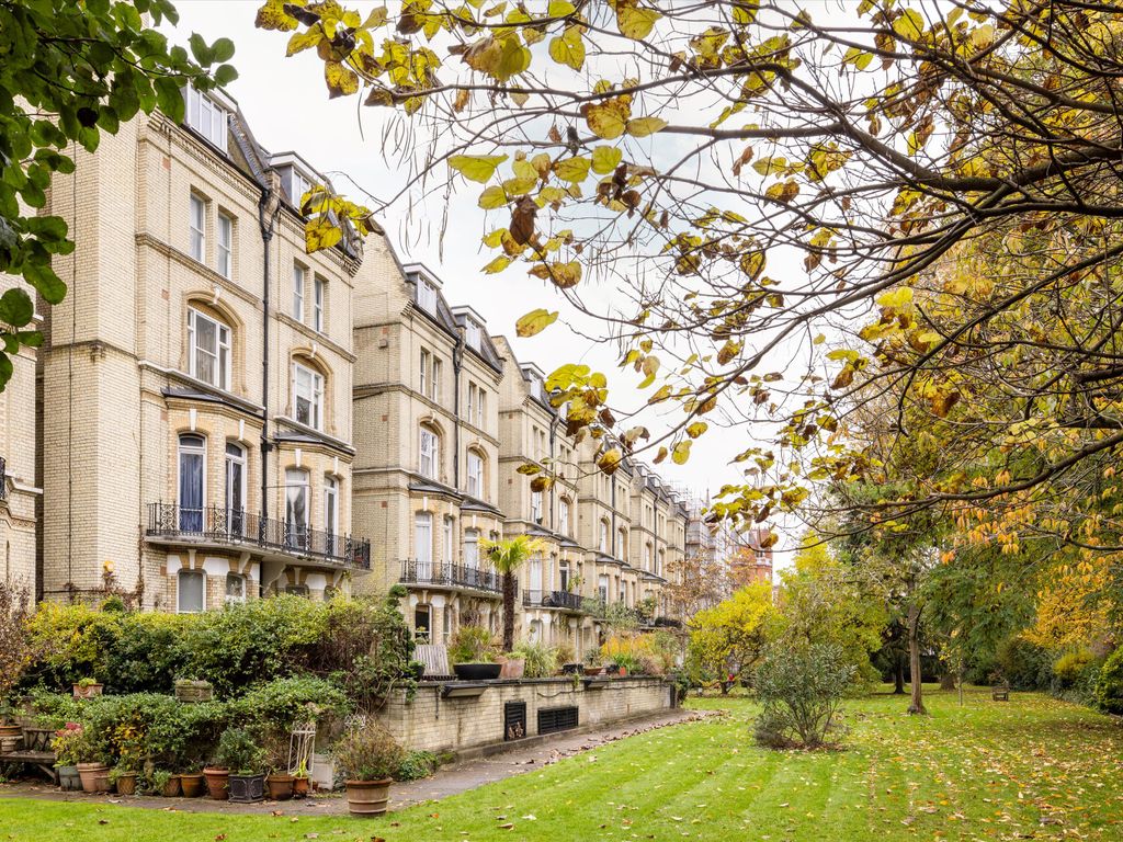 2 bed flat for sale in Elm Park Gardens, Chelsea, London SW10, £