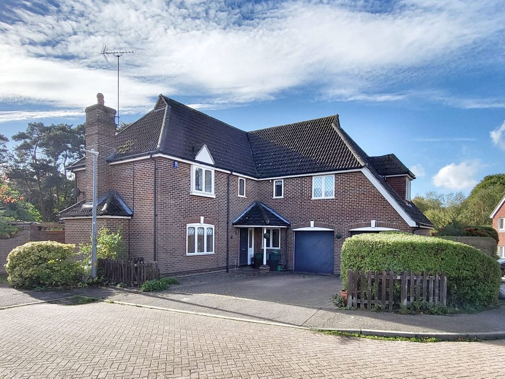 5 bed detached house for sale in Valleyview Close, Highwoods