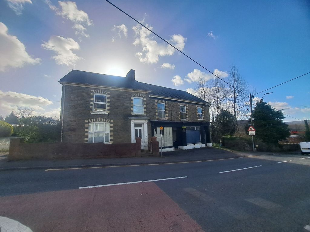 4 bed semidetached house for sale in Newbridge House, Park Street