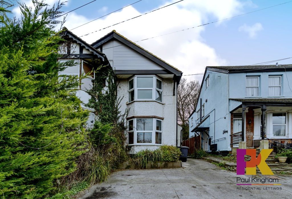 2 bed to rent in Hughenden Road, High HP13, £1,250