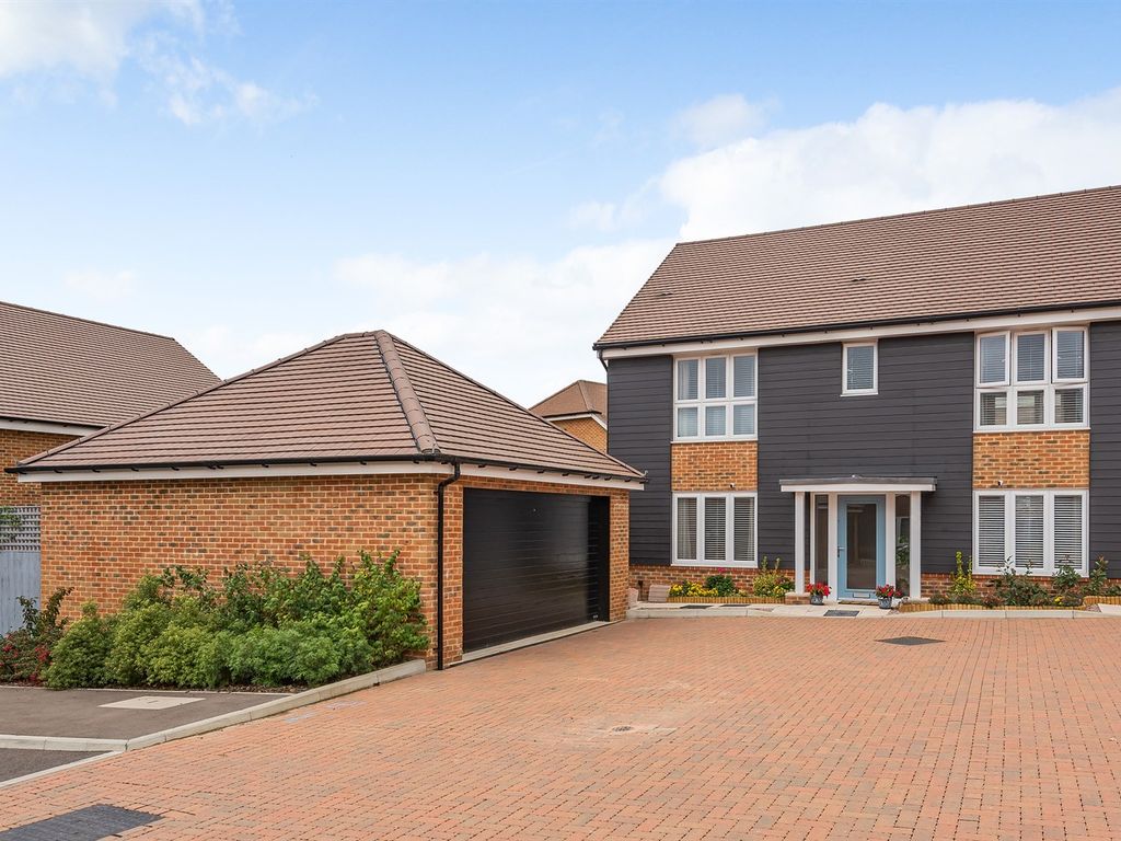 4 bed detached house for sale in Hillyfield, Billingshurst RH14 Zoopla