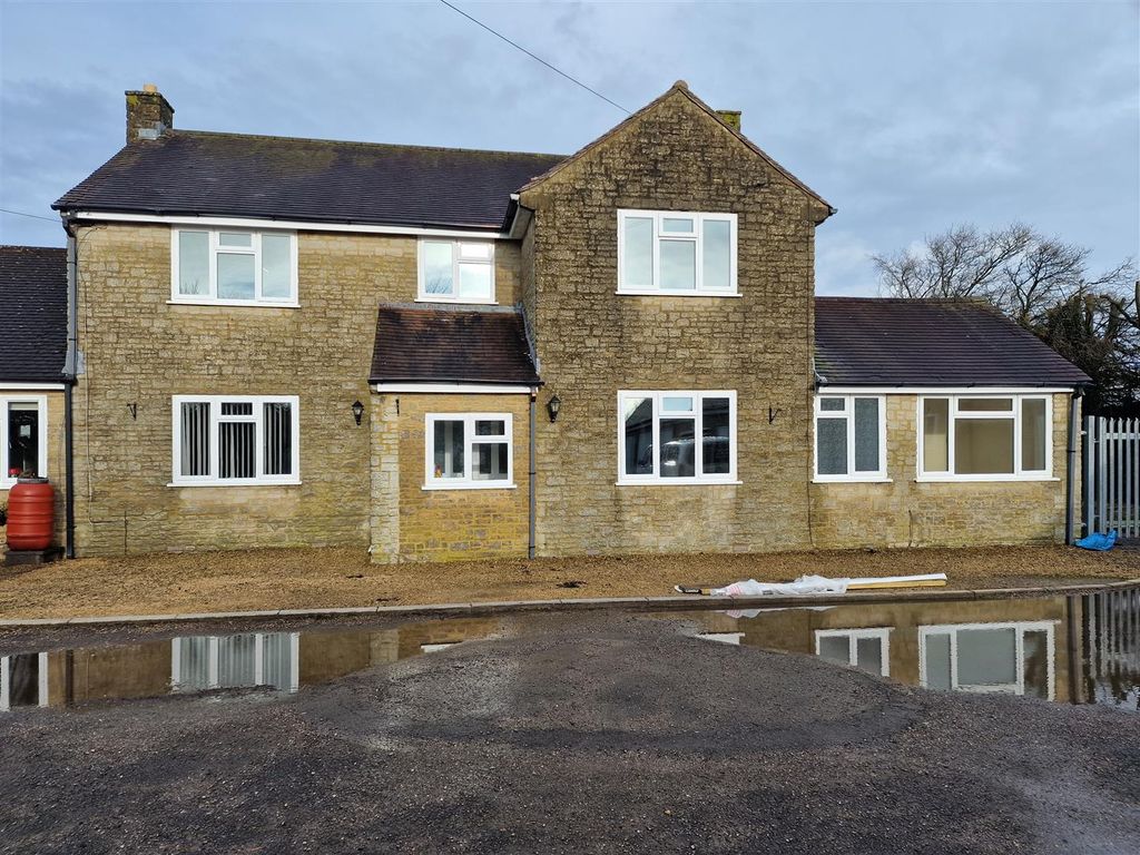 4 bed detached house to rent in Bruton Road, Charlton Musgrove