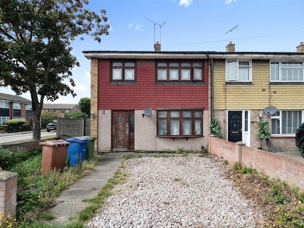 3 bed end terrace house for sale in Sexton Road, Tilbury, Essex RM18, £