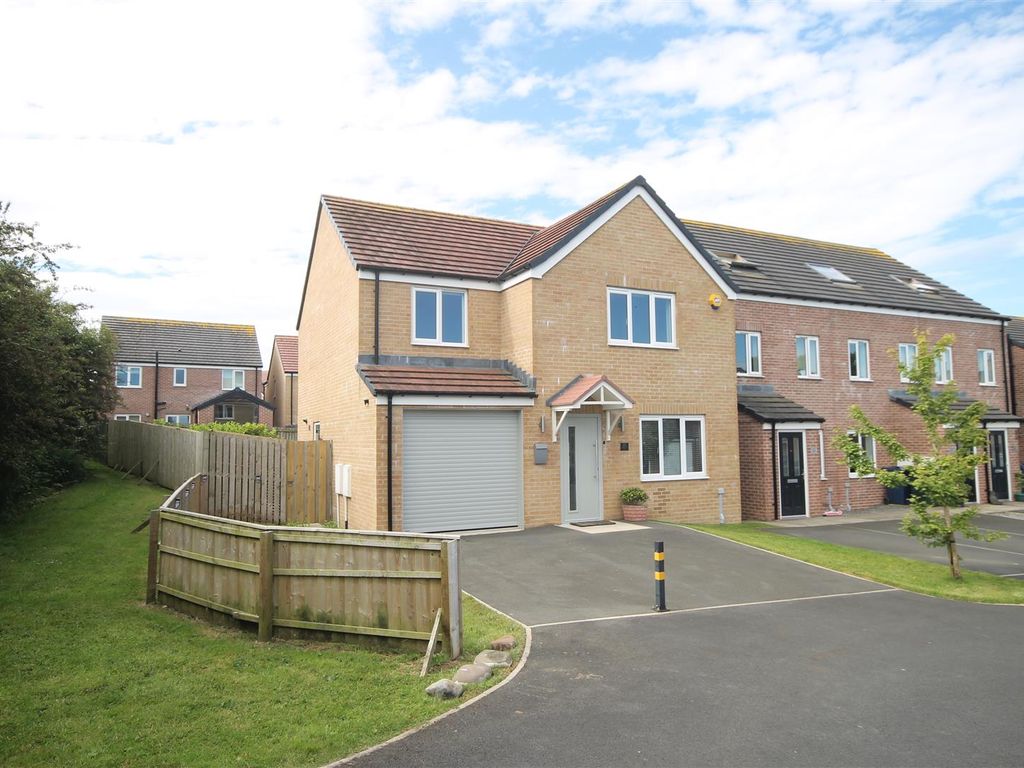 4 bed detached house for sale in Augusta Park Way, Dinnington
