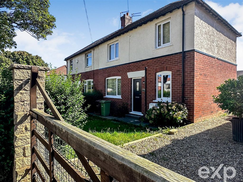 3 bed semidetached house for sale in Lindsay Avenue, Wakefield WF2, £