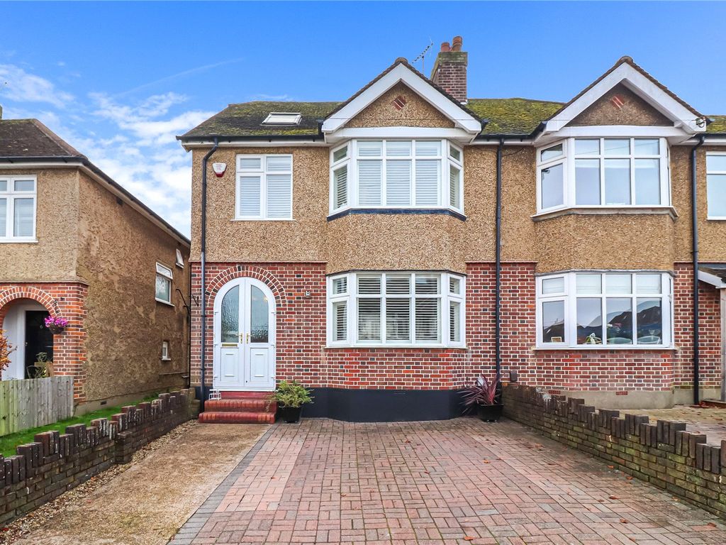4 bed semidetached house for sale in Warwick Way, Croxley Green