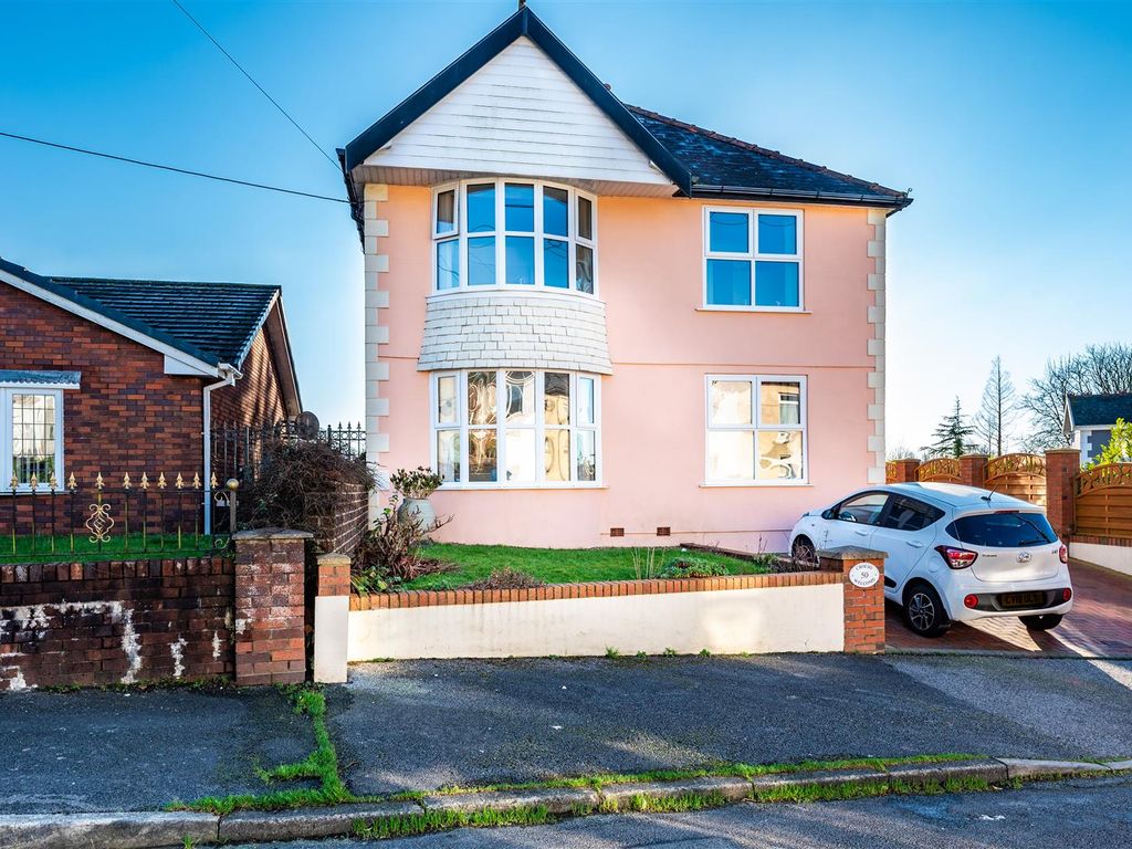 3 bed detached house for sale in Heol Hendre, Llwynhendy, Llanelli SA14