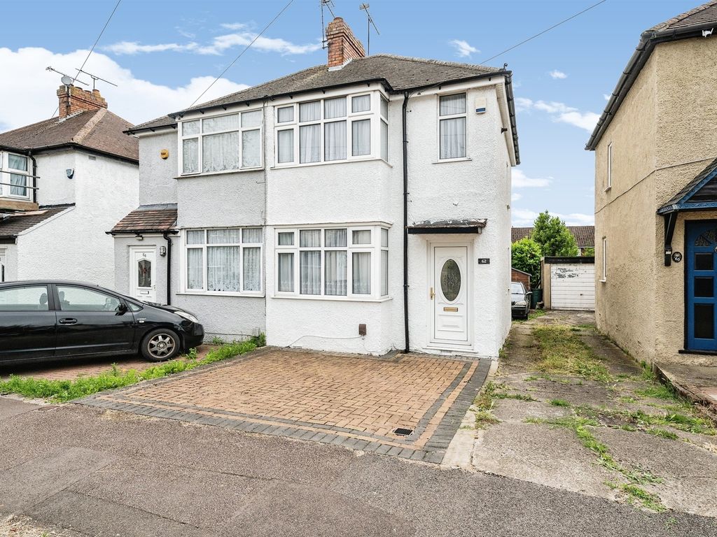 2 bed semidetached house for sale in Fourth Avenue, Luton LU3, £