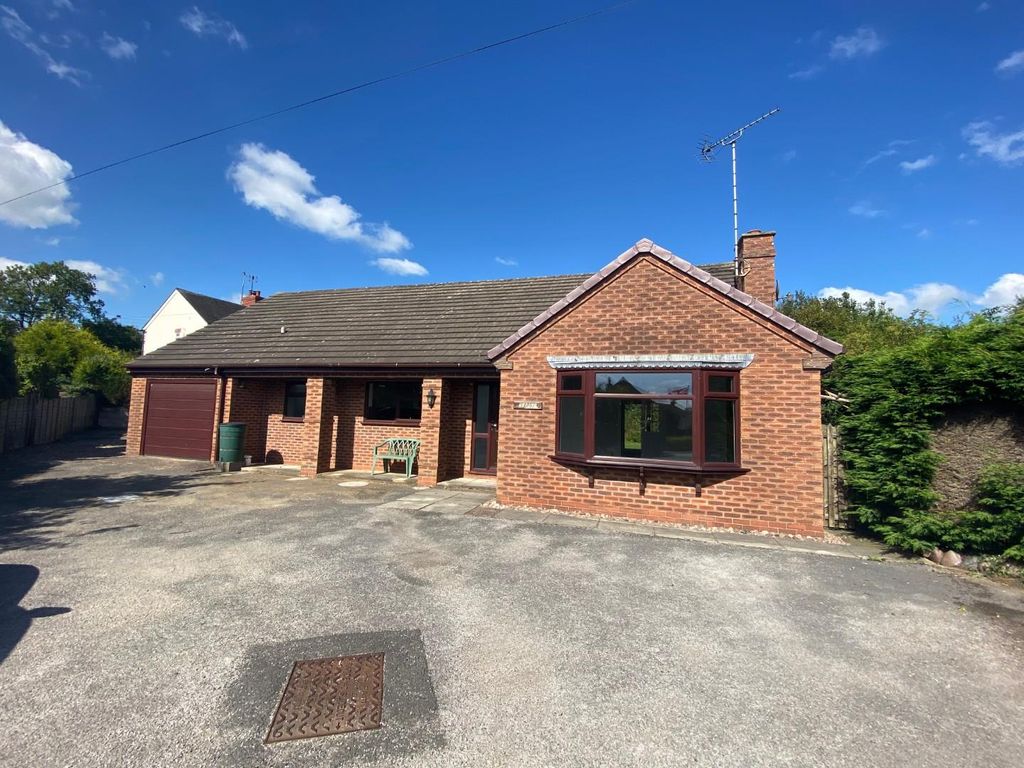 3 bed detached bungalow to rent in Burton Crescent, Kingsley, StokeOn