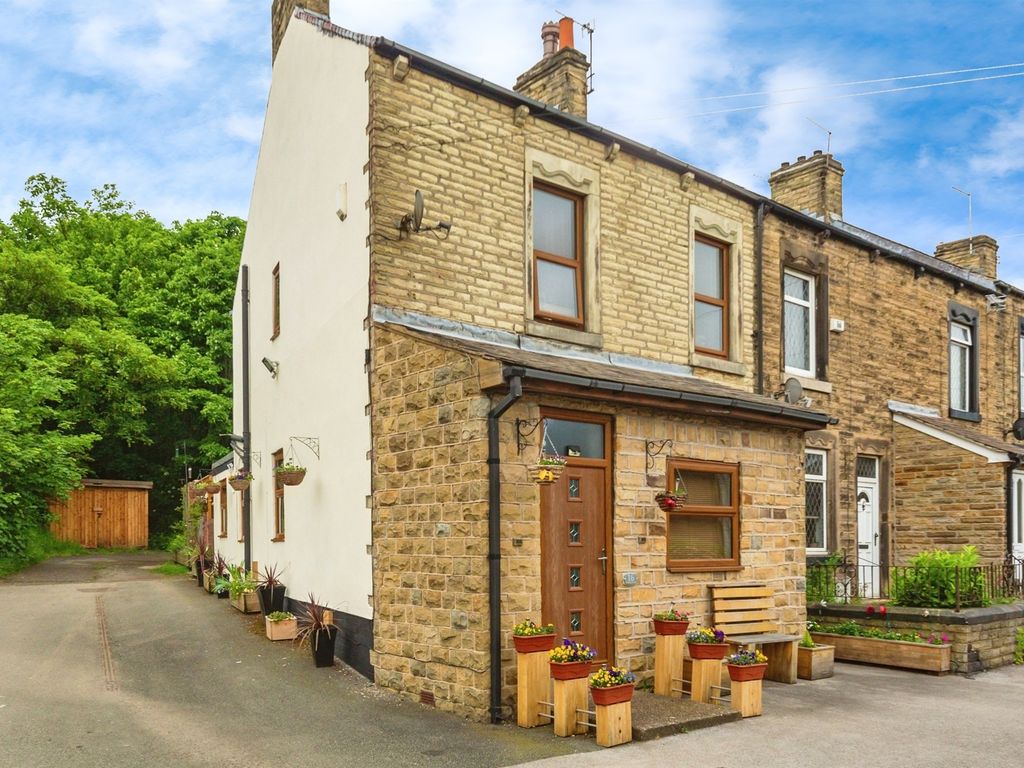 3 bed end terrace house for sale in Burton Road, Barnsley S71, £160,000