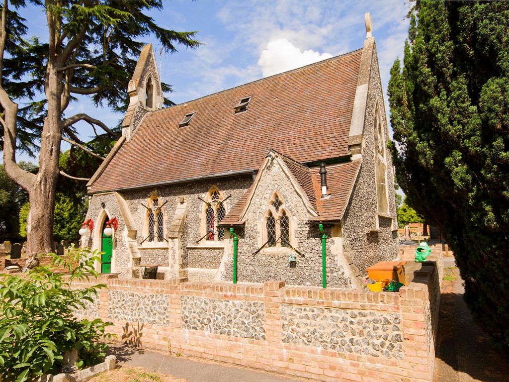 3 bed detached house for sale in Old Chorleywood Road, Rickmansworth