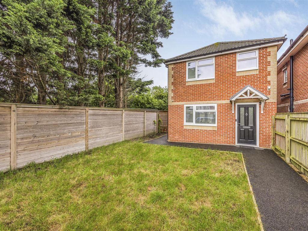 2 bed detached house for sale in Shelbourne Road, Bournemouth BH8, £