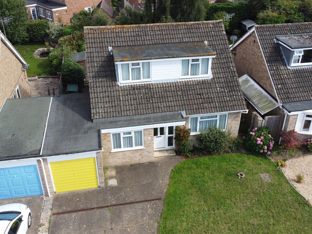 3 bed detached house for sale in Cranford Road, Tonbridge TN10, £