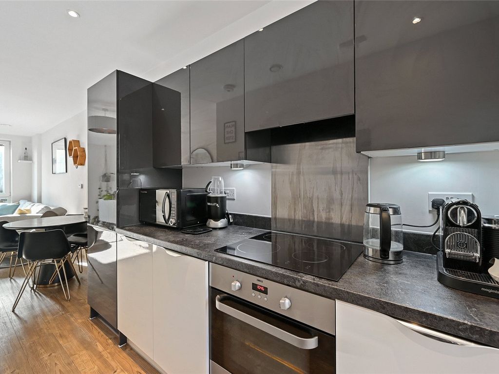 Colonnade Gardens, London W3