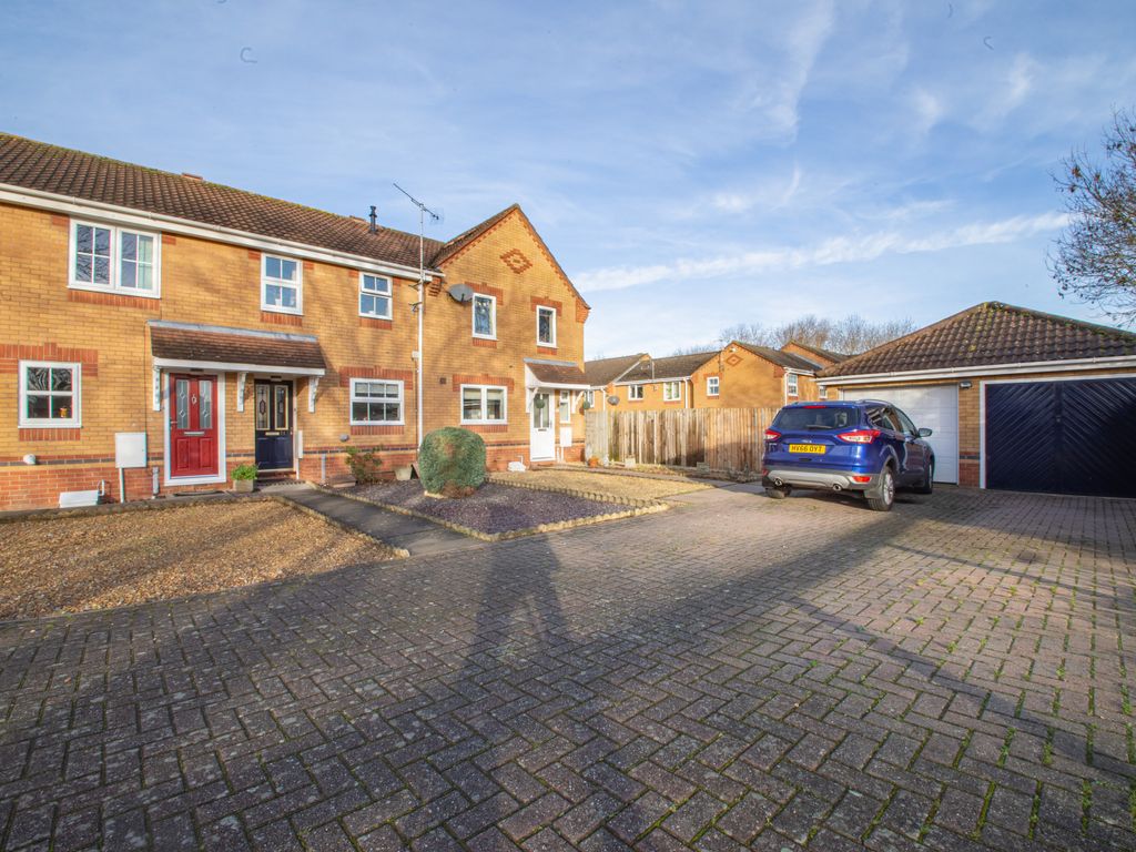 2 bed terraced house for sale in Turnstone Way, Stanground