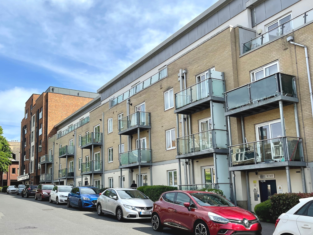 1 bed flat to rent in Brunel House, St. James Road, Brentwood, Essex