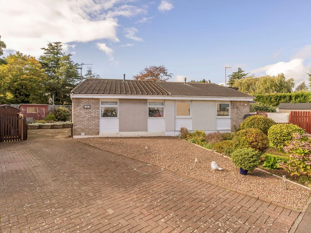 2 bed semidetached bungalow for sale in Broomieknowe Gardens