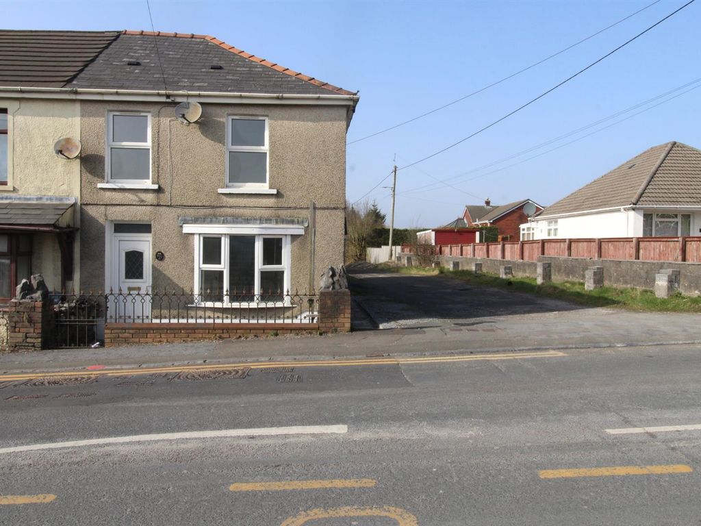4 bed semidetached house for sale in Llandeilo Road, Cross Hands