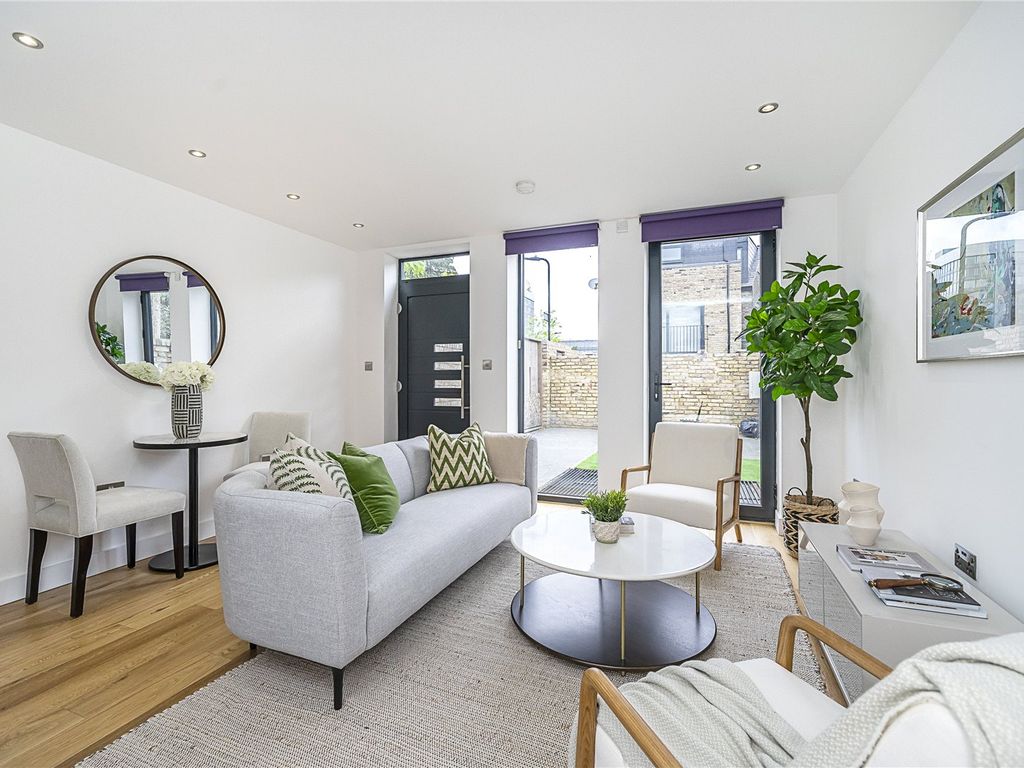 2 bed detached house for sale in St. Leonards Road, London W13, £