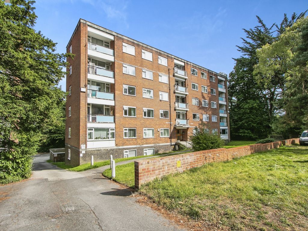 2 bed flat for sale in Surrey Road, Bournemouth BH4, £210,000 Zoopla