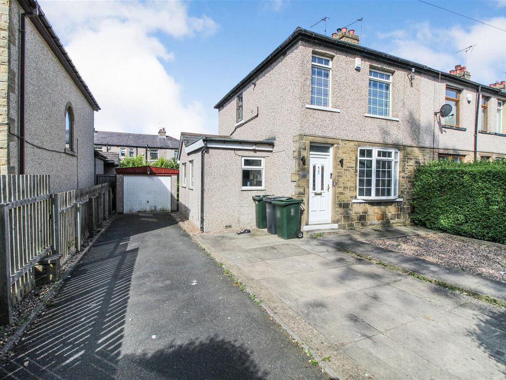 3 bed terraced house for sale in Carr Bottom Grove, Bradford BD5 Zoopla