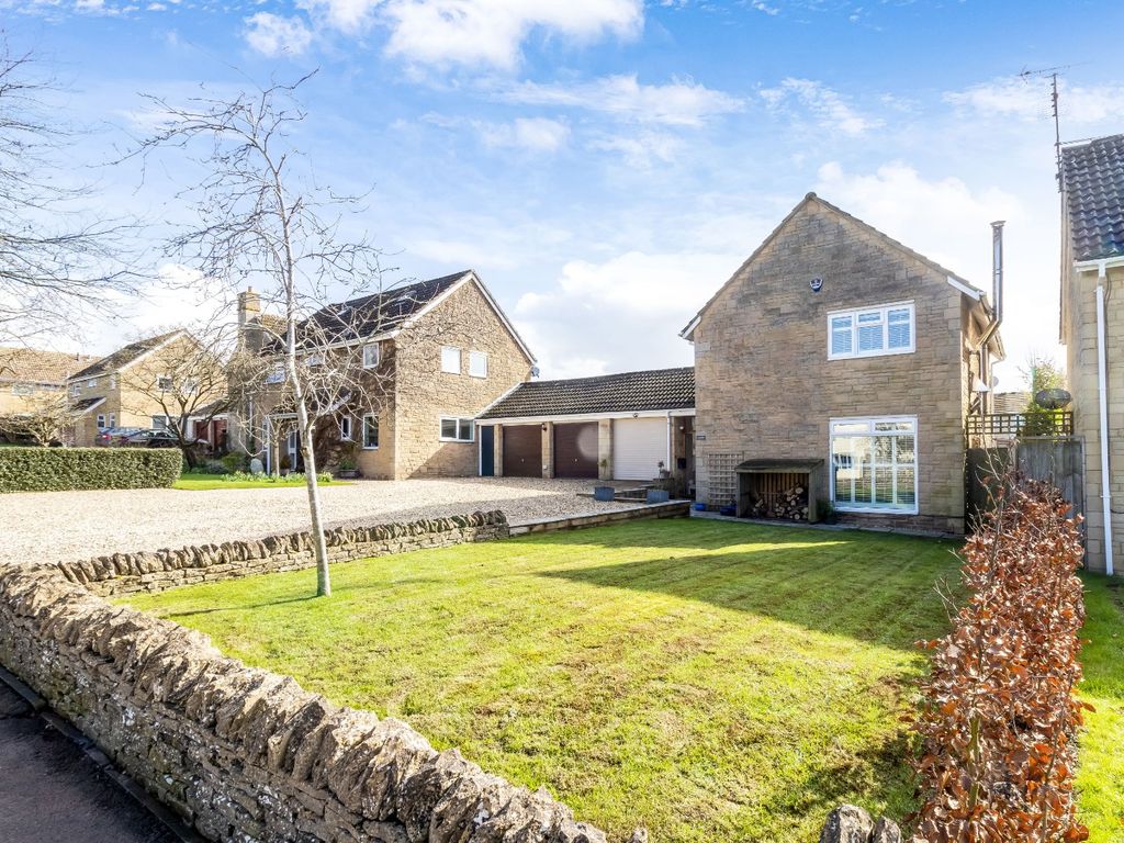 4 bed link detached house for sale in Baunton Lane, Cirencester