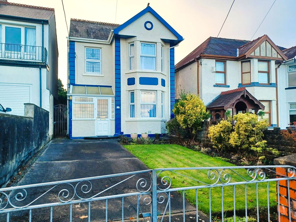 3 bed detached house for sale in Glebe Road, Loughor, Swansea SA4, £