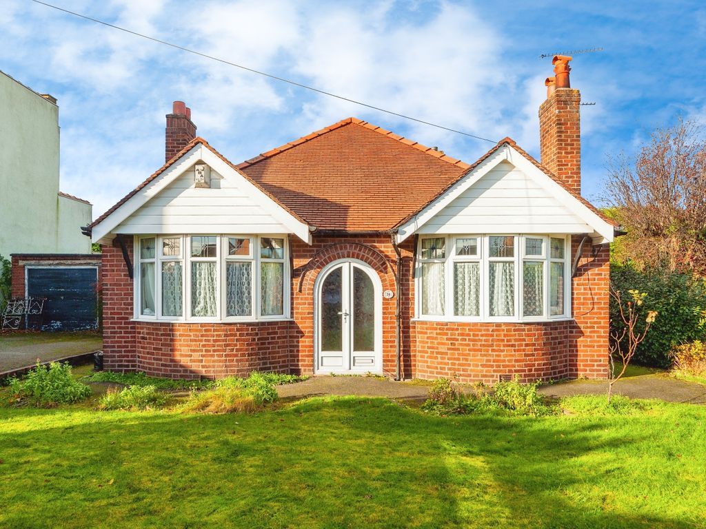 3 bed detached bungalow for sale in Mold Road, Deeside CH5, £300,000