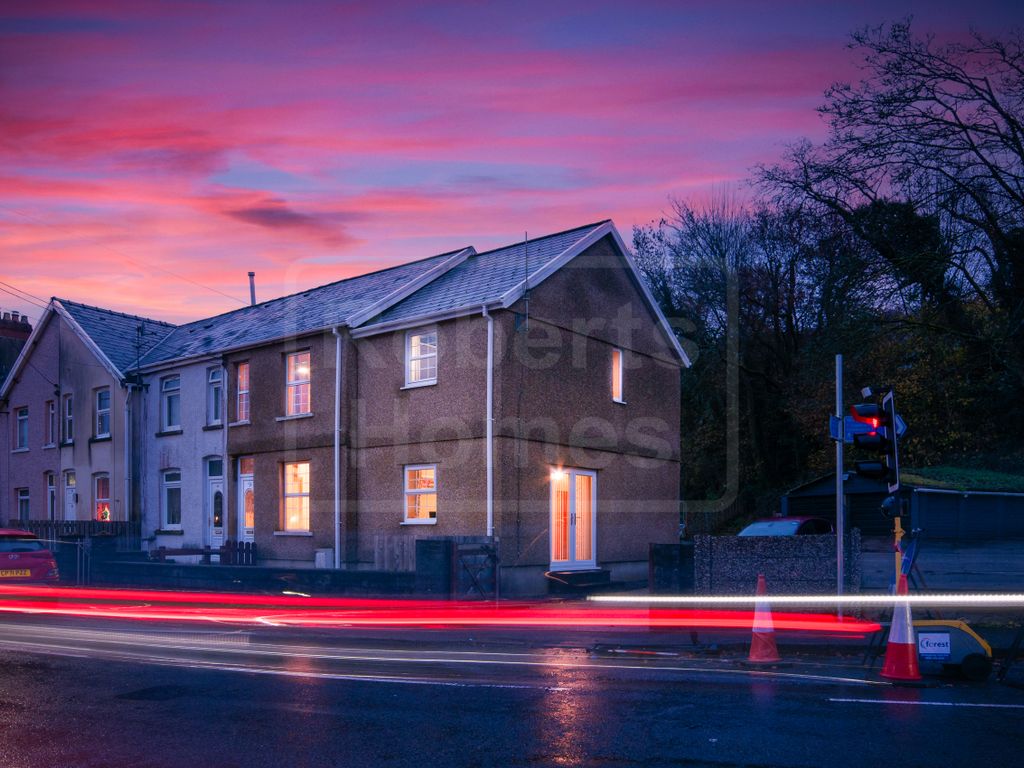 4 bed end terrace house for sale in Station Road, Ystradgynlais