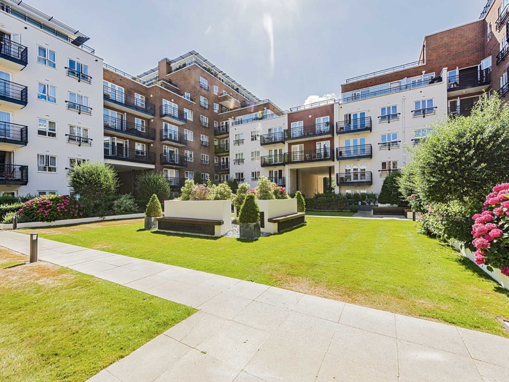 2 bed flat to rent in Royal Quarter, Seven Kings Way, Kingston Upon