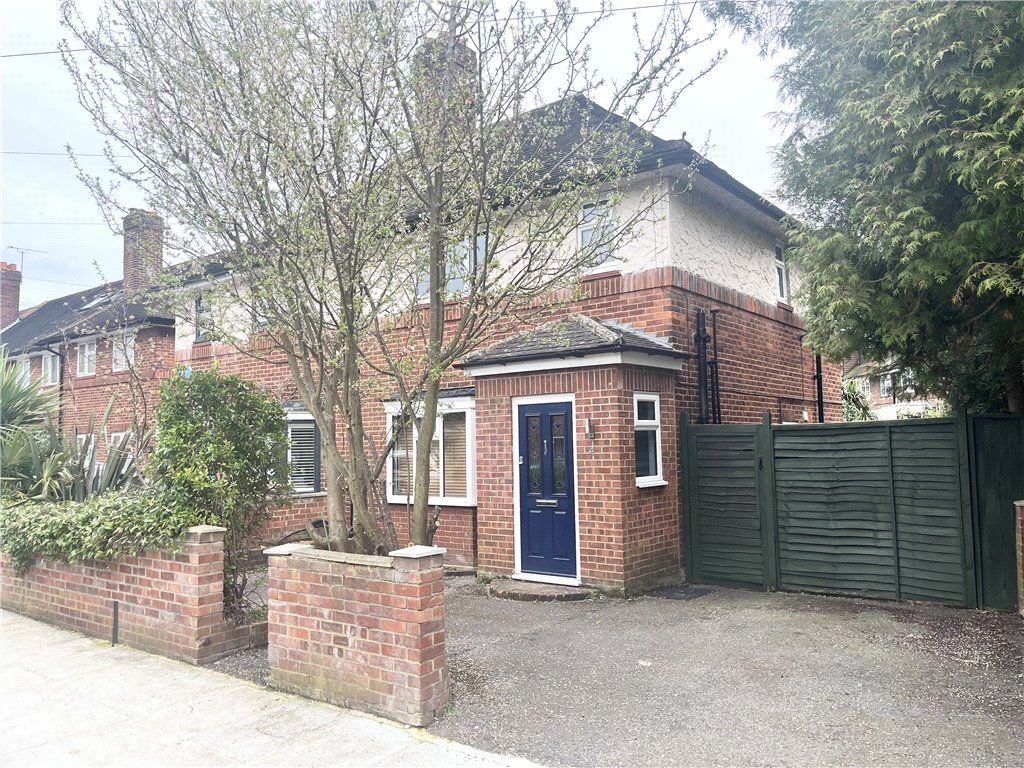 3 bed semidetached house to rent in Marlow Crescent, Twickenham TW1, £