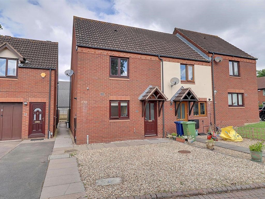 3 bed end terrace house for sale in Berkeley Close, Hucclecote