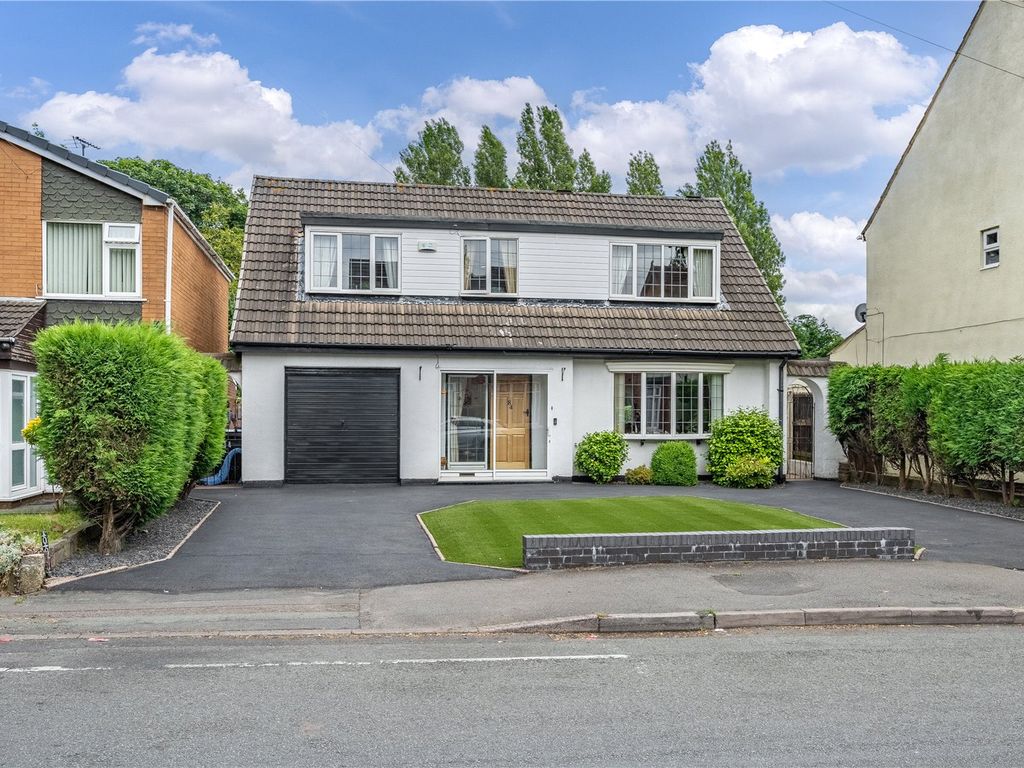 3 bed detached house for sale in Victoria Road, Wednesfield