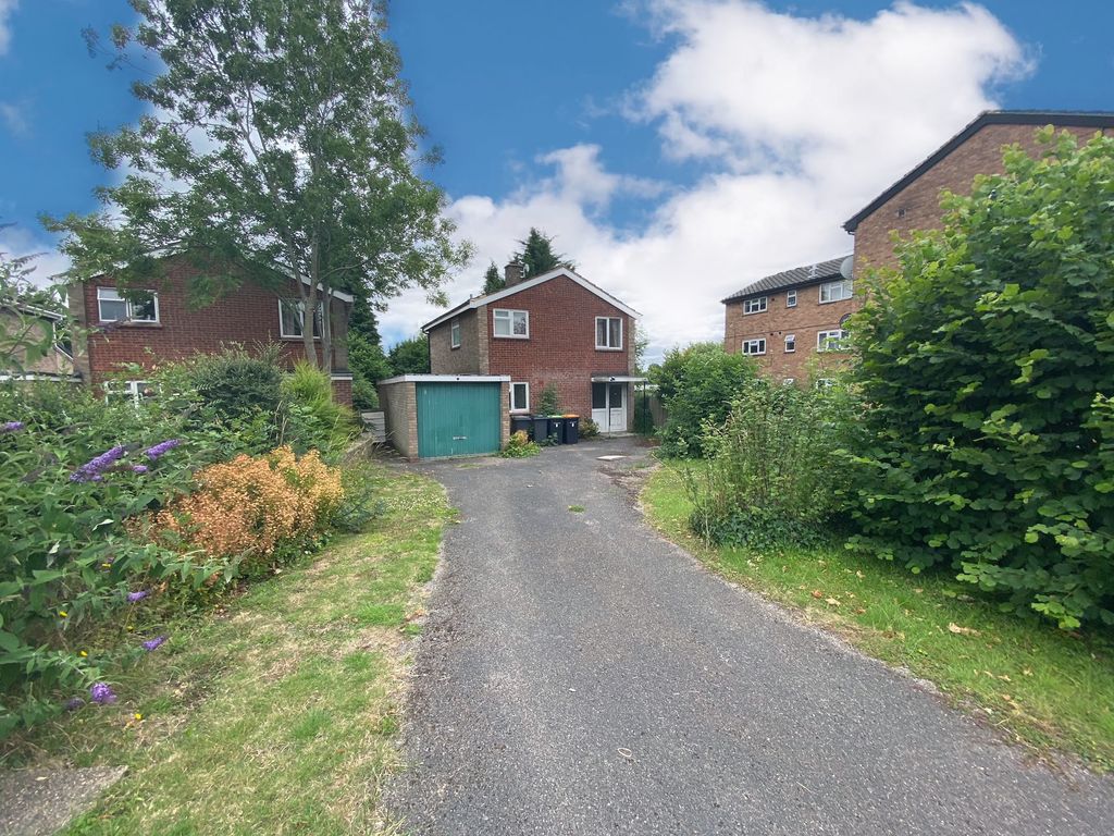 3 bed detached house for sale in Waveney Avenue, Bedford MK41 Zoopla