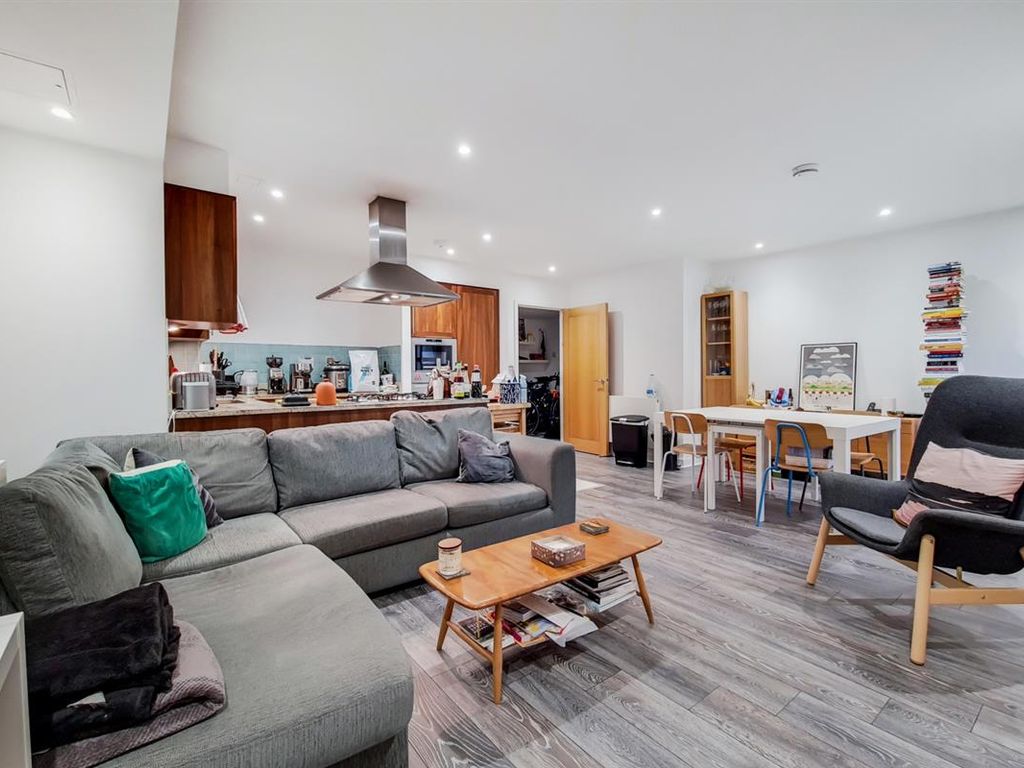 Whitelands Crescent, London SW18  