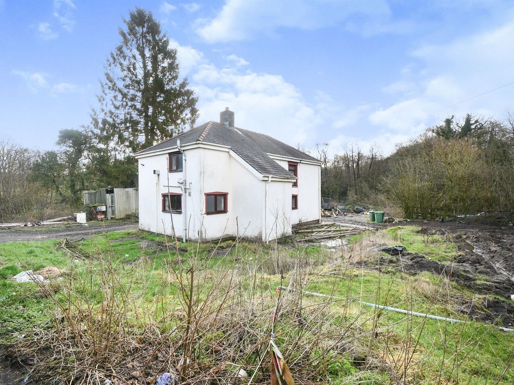 3 bed detached house for sale in Glyngaer Road, Gelligaer, Hengoed CF82