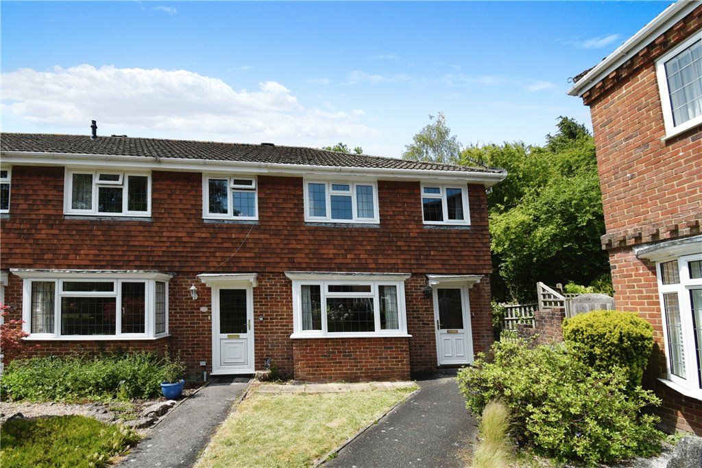 3 bed end terrace house for sale in Riverside Gardens, Romsey