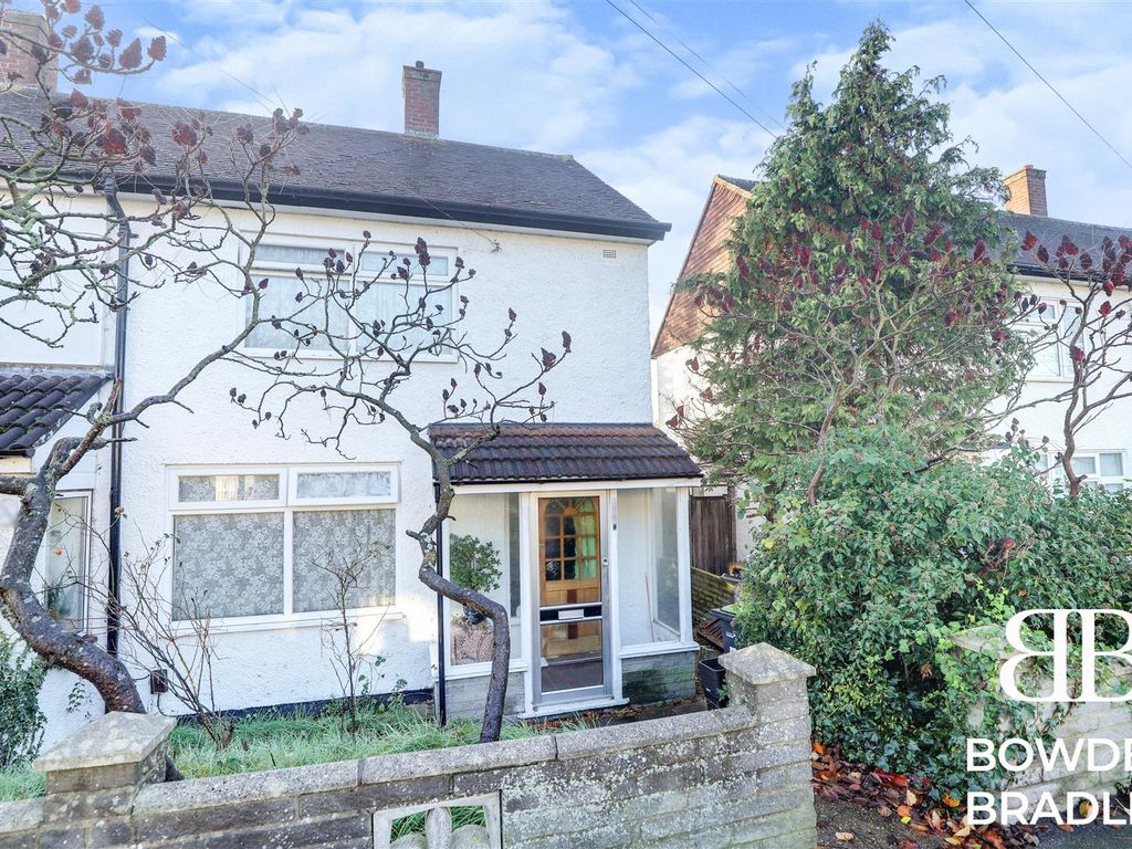 2 bed end terrace house for sale in Arrowsmith Road, Chigwell IG7 Zoopla