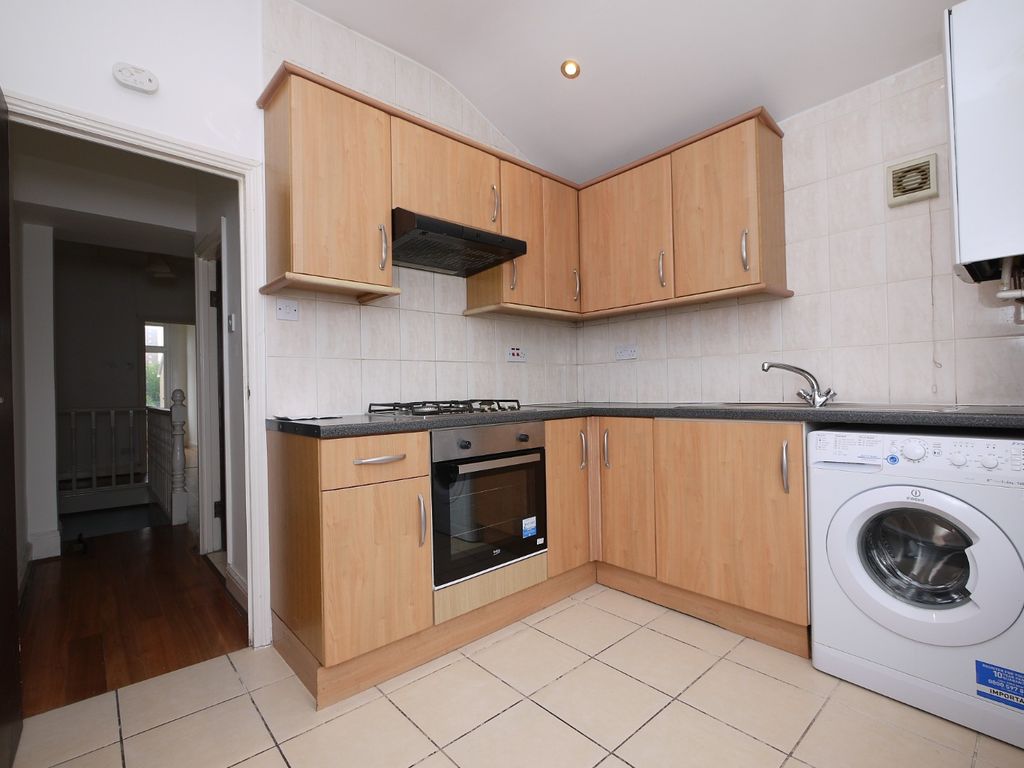 50B Dersingham Avenue Manor Park E12