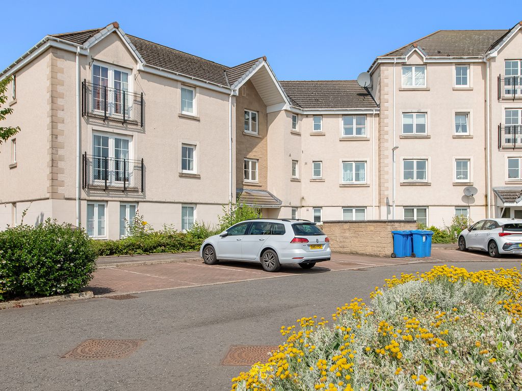 2 bed flat for sale in Bruce Gardens, Dunfermline KY11, £118,000 Zoopla