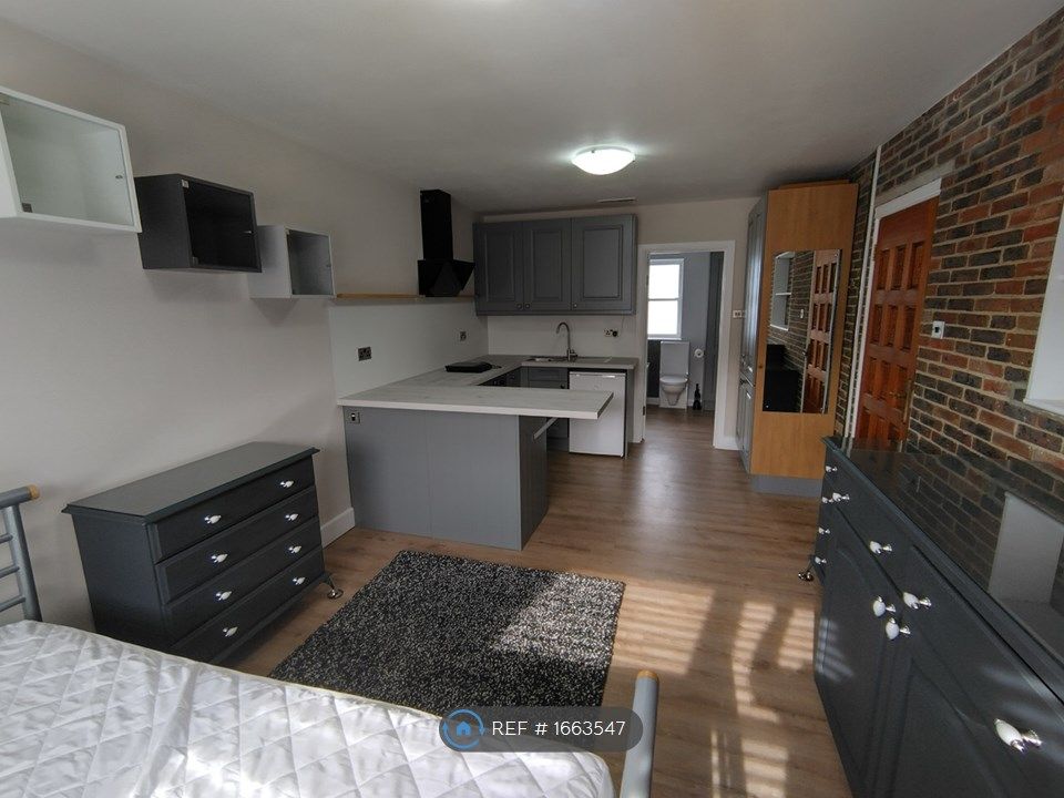 Room to rent in Spareleaze Hill, Loughton IG10 Zoopla