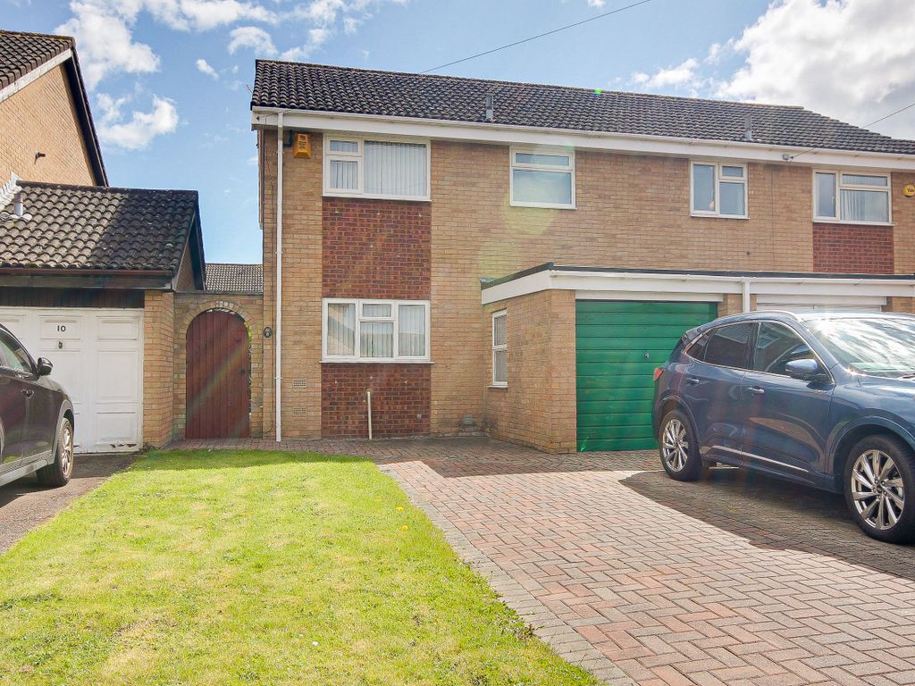 3 bed semidetached house for sale in Carters Orchard, Quedgeley